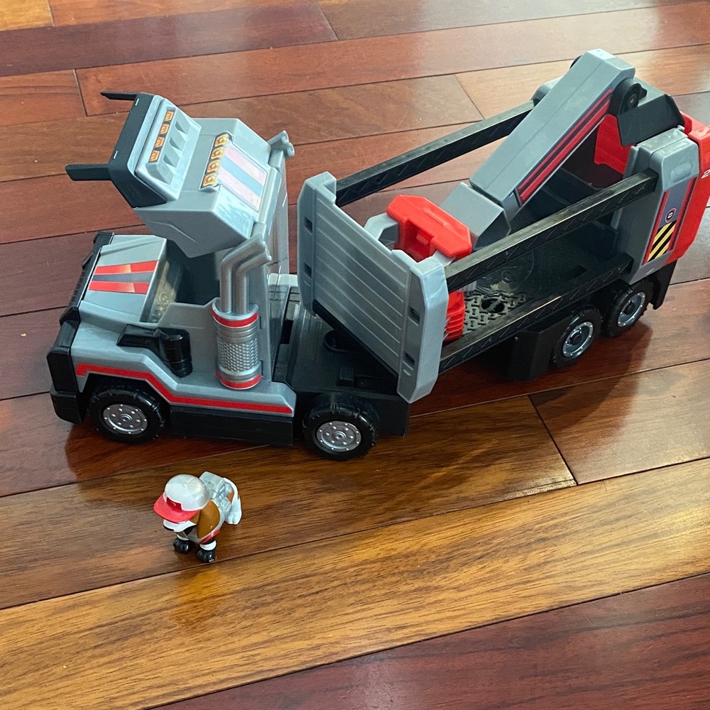 PAW PATROL Big Truck Gray and Red Toy Truck with AL Action Figure
